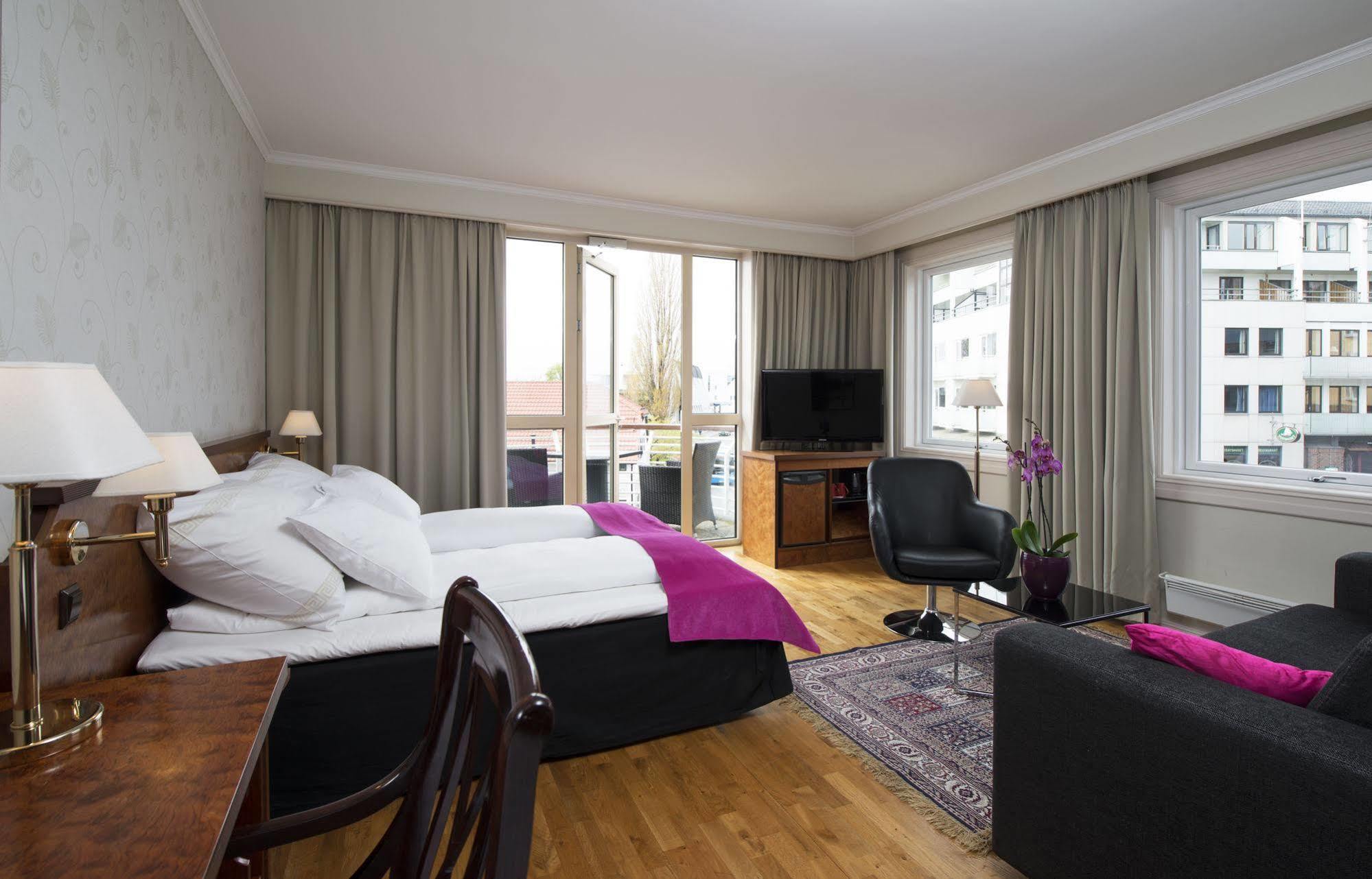 Hotel Thon Moldefjord 3*